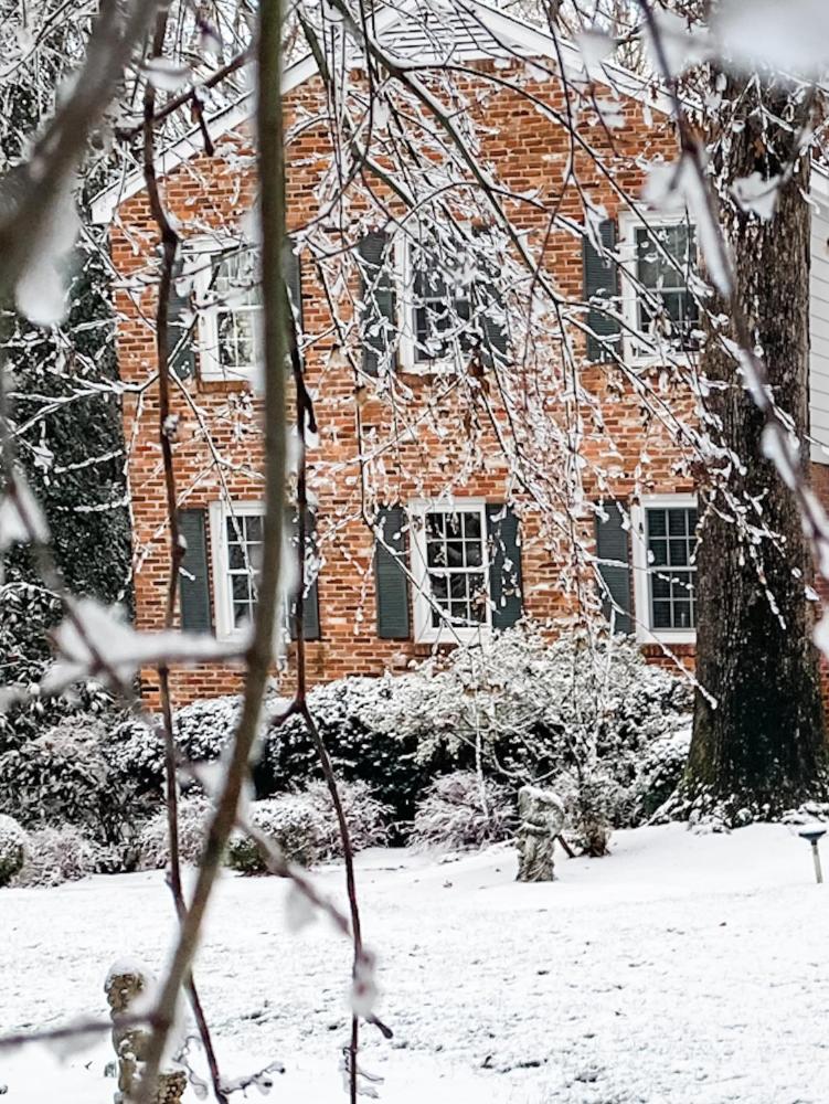 Colonial Gardens B & B